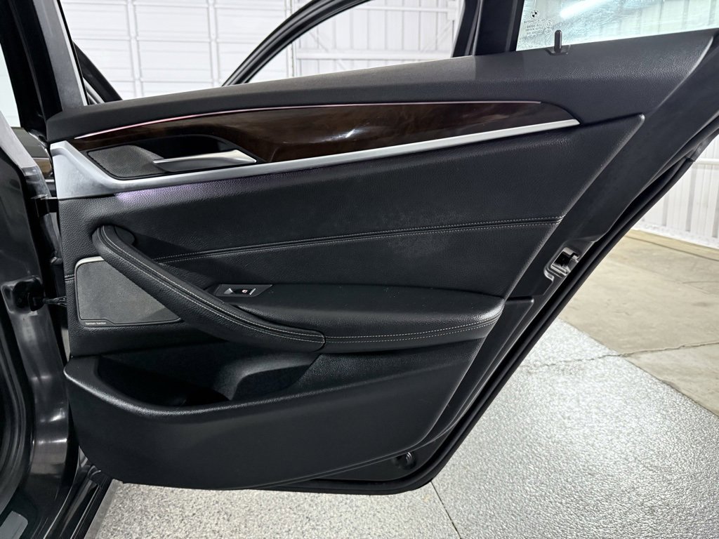 Used 2017 BMW 540i xDrive image 26