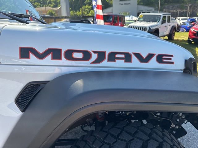 Used 2025 Jeep Gladiator Mojave w/ Convenience Group AWD/4WD image 14