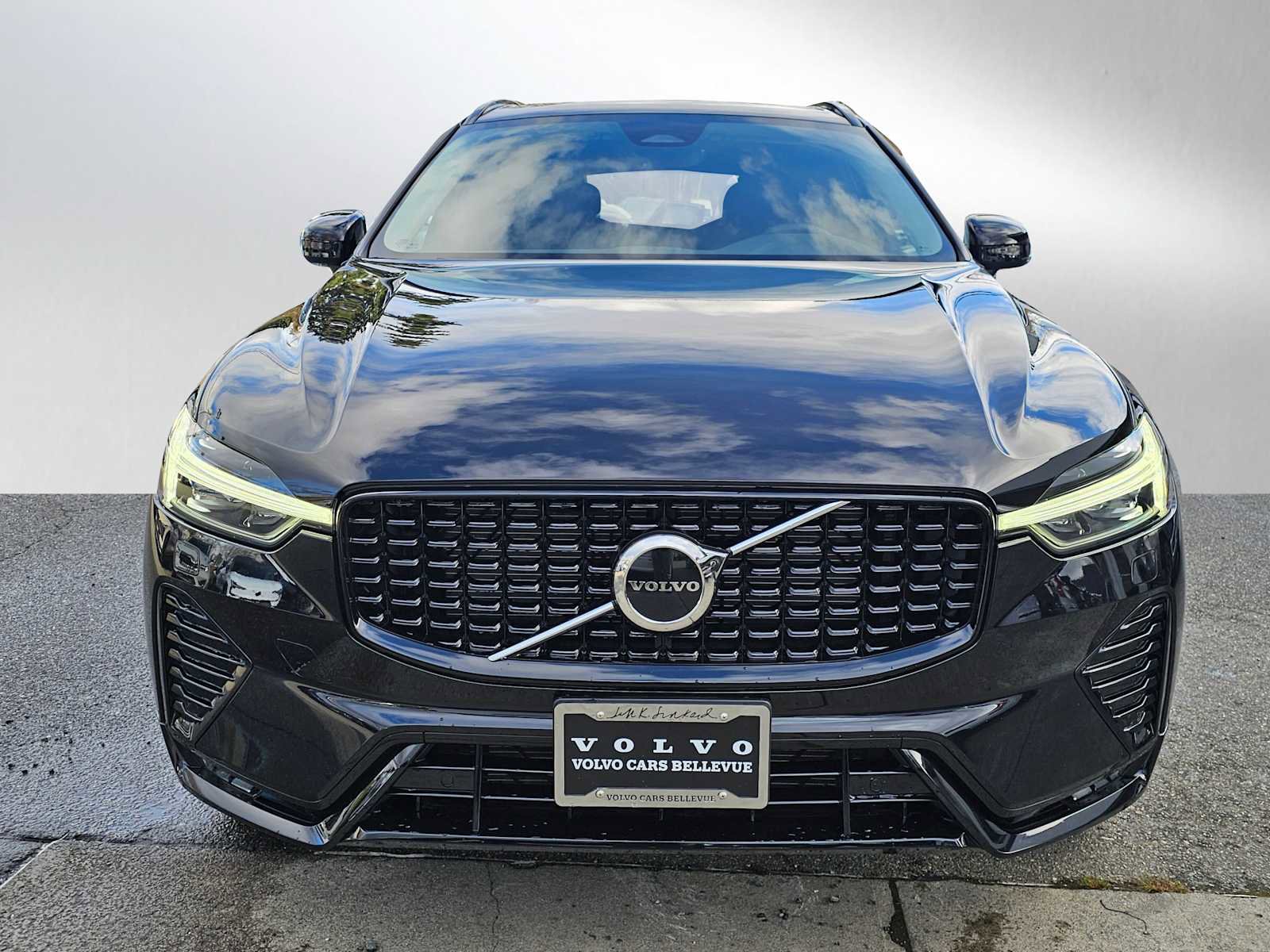 Used 2025 Volvo XC60 B5 Core w/ Climate Package image 8