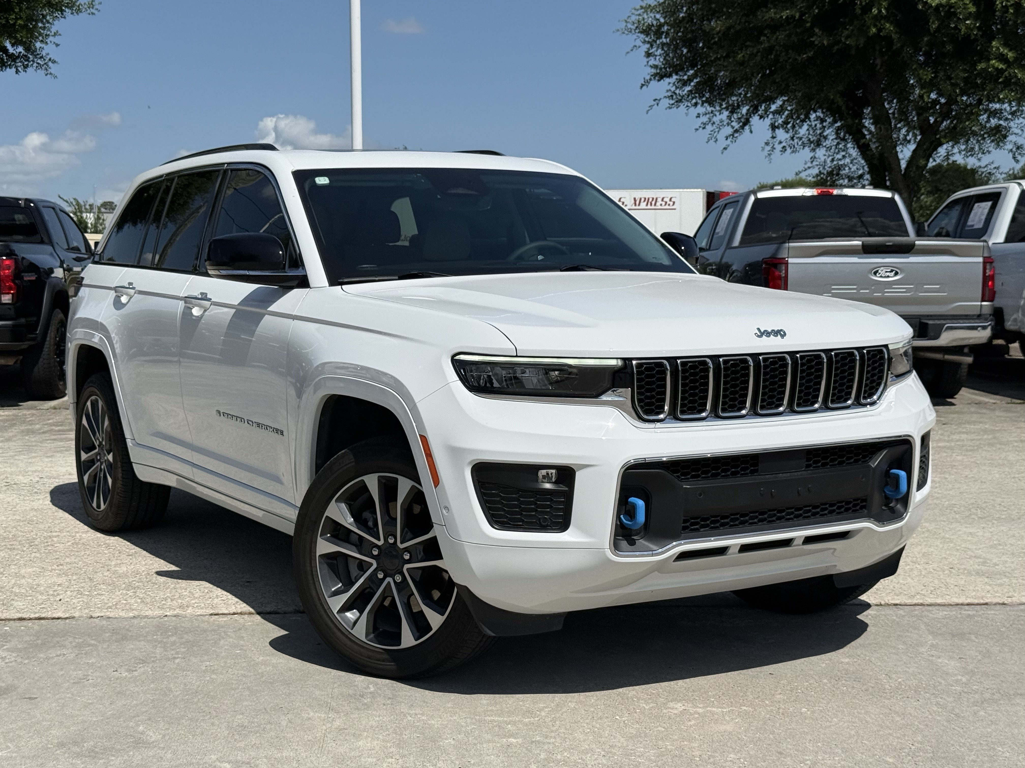 Used 2022 Jeep Grand Cherokee Overland AWD/4WD image 2