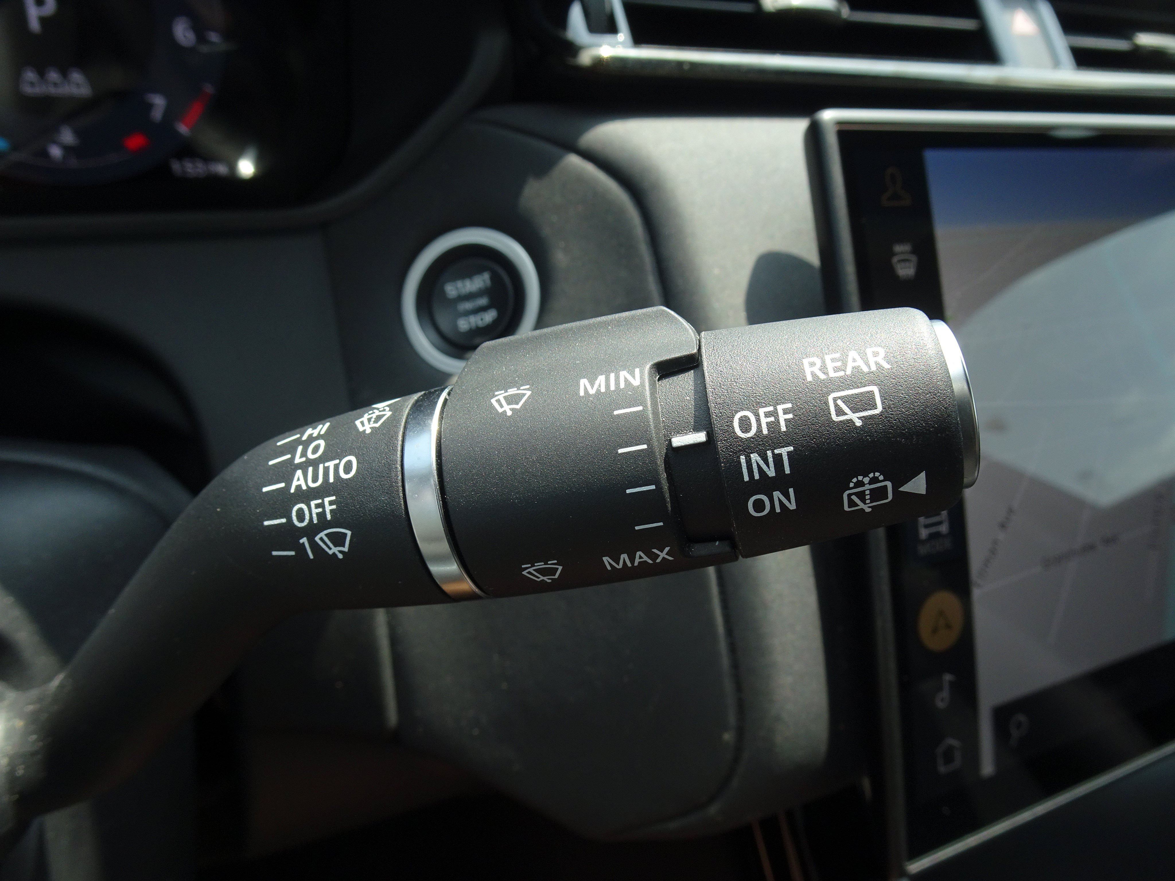 Certified 2026 Land Rover Range Rover Velar Dynamic SE AWD/4WD image 31