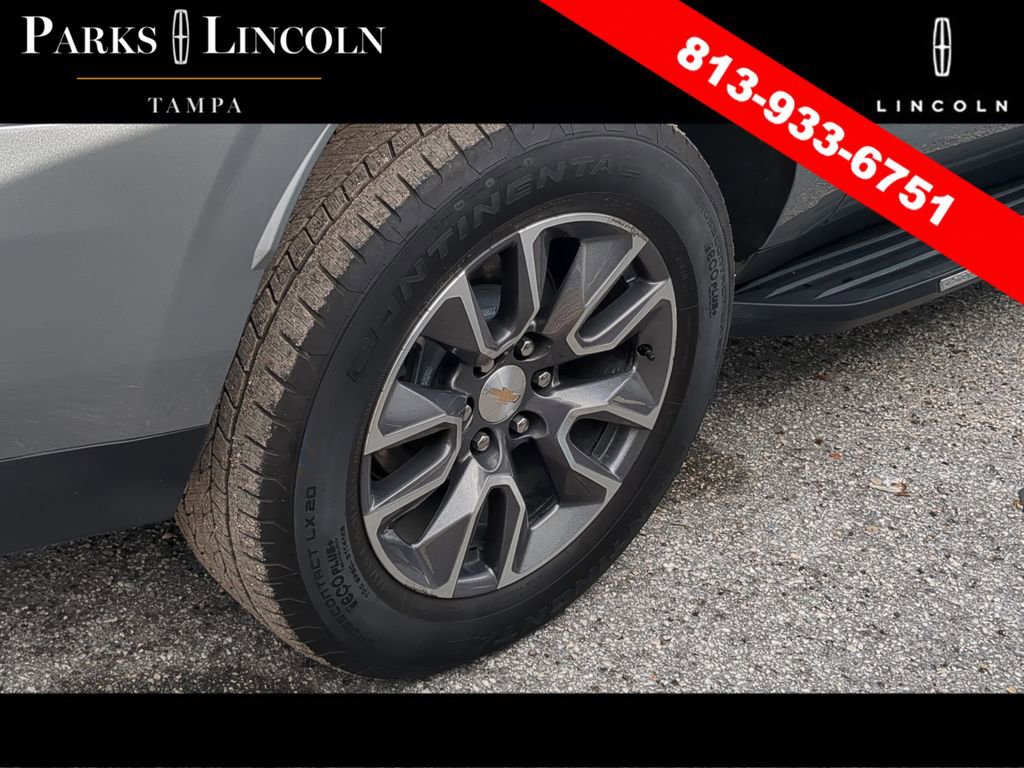 Used 2024 Chevrolet Suburban LT w/ Luxury Package RWD image 12