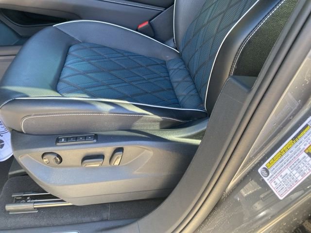 Used 2024 Volkswagen Atlas Cross Sport SEL Premium R-Line image 18