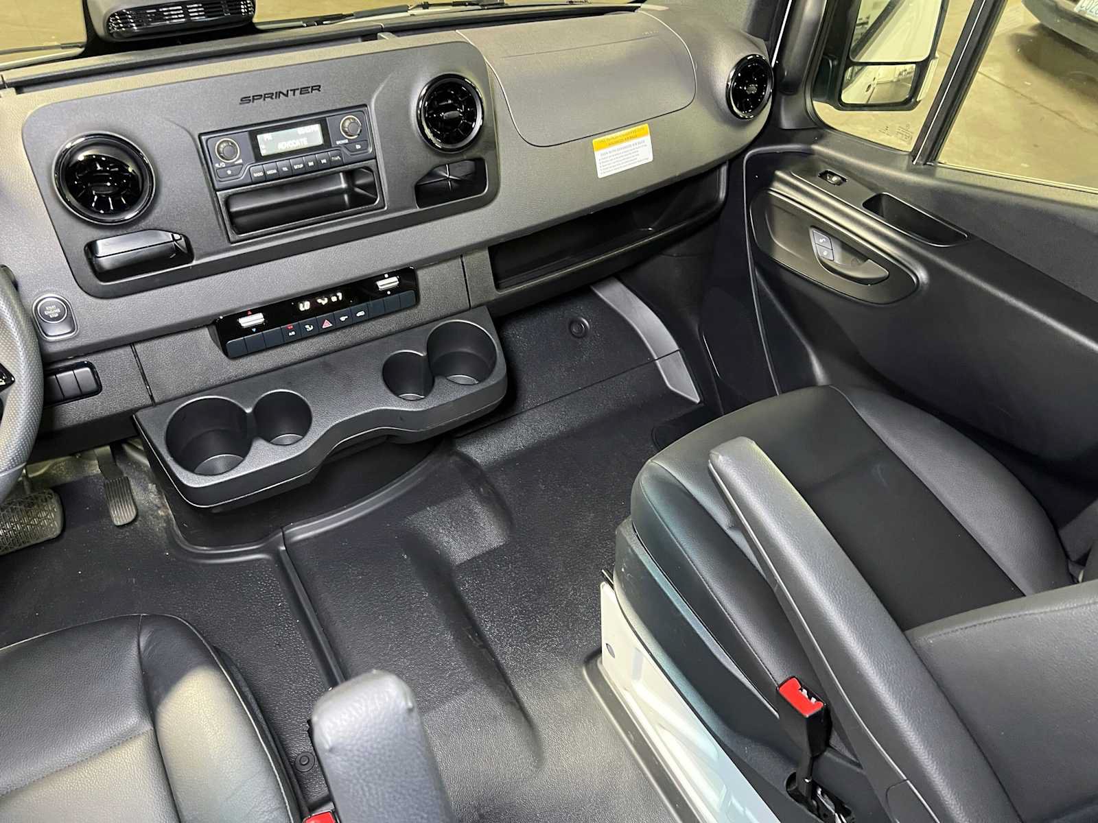 Used 2025 Mercedes-Benz Sprinter 2500 image 24