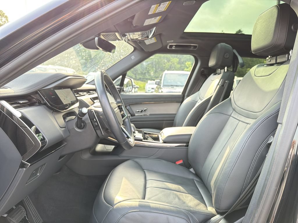 Used 2025 Land Rover Range Rover Sport AWD/4WD image 3