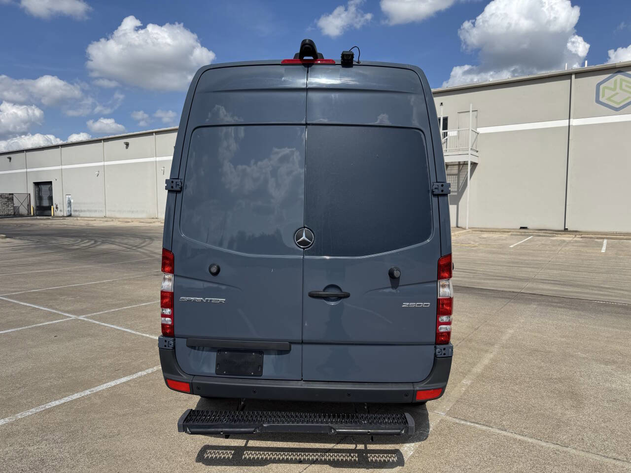 Used 2018 Mercedes-Benz Sprinter 2500 image 7