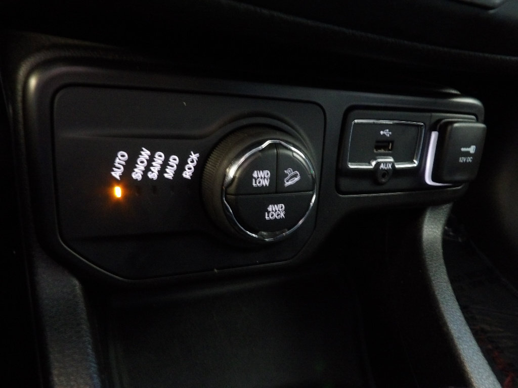 Used 2023 Jeep Renegade Trailhawk AWD/4WD image 32
