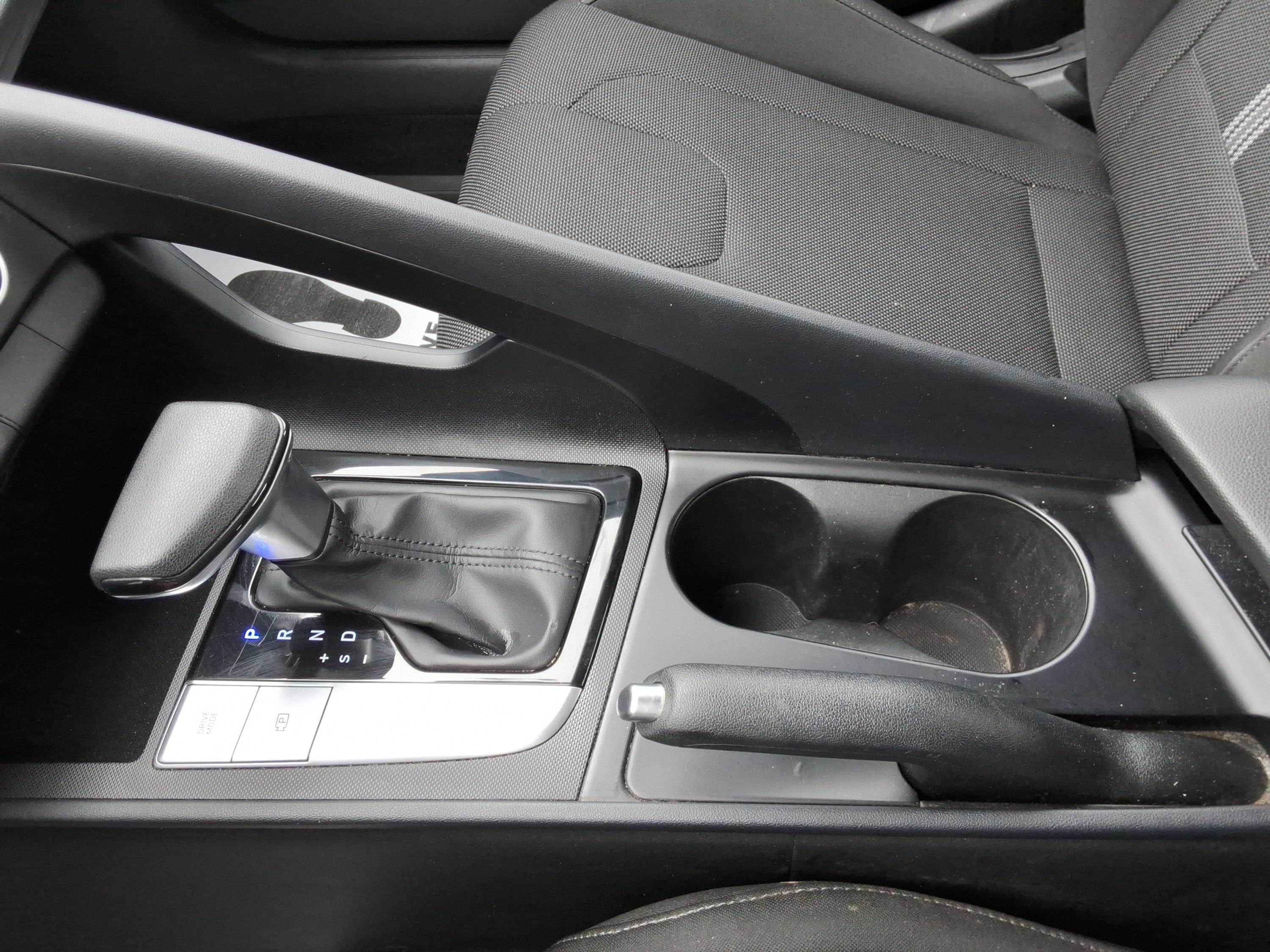 Used 2021 Hyundai Elantra SE FWD image 17