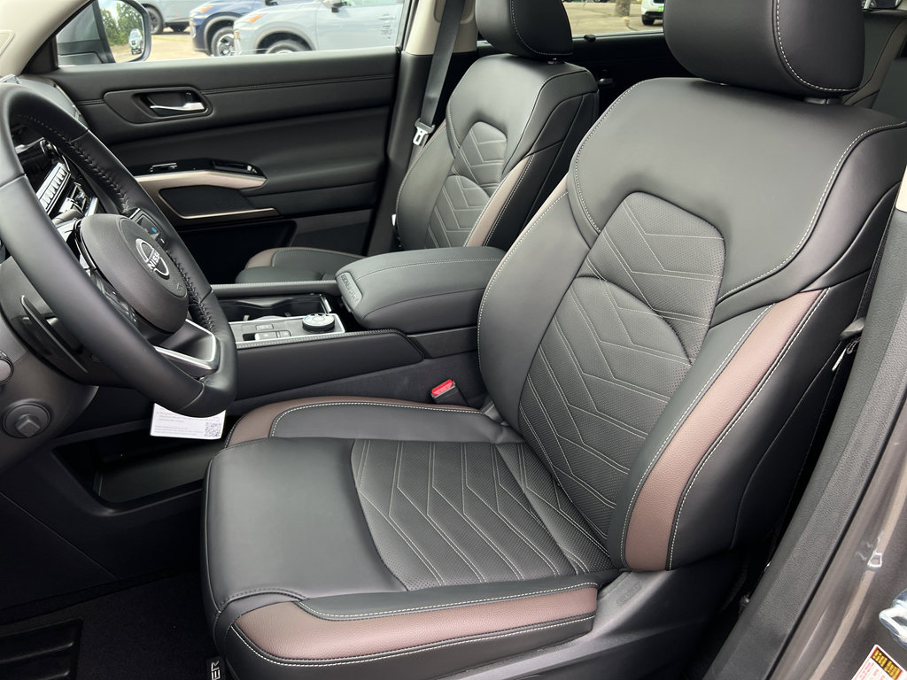 New 2025 Nissan Pathfinder Platinum w/ Cargo Package image 12