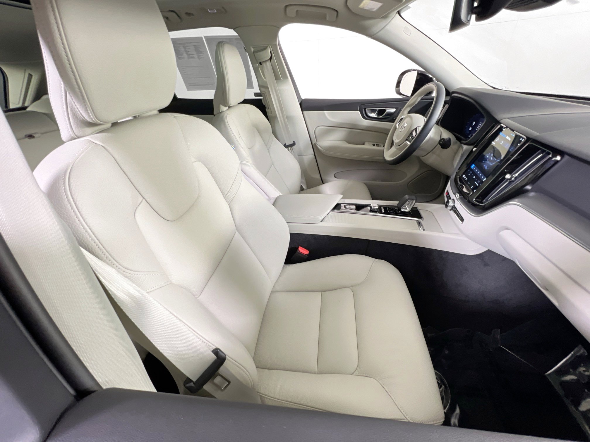 Used 2025 Volvo XC60 T8 Core w/ Protection Package Premier image 28