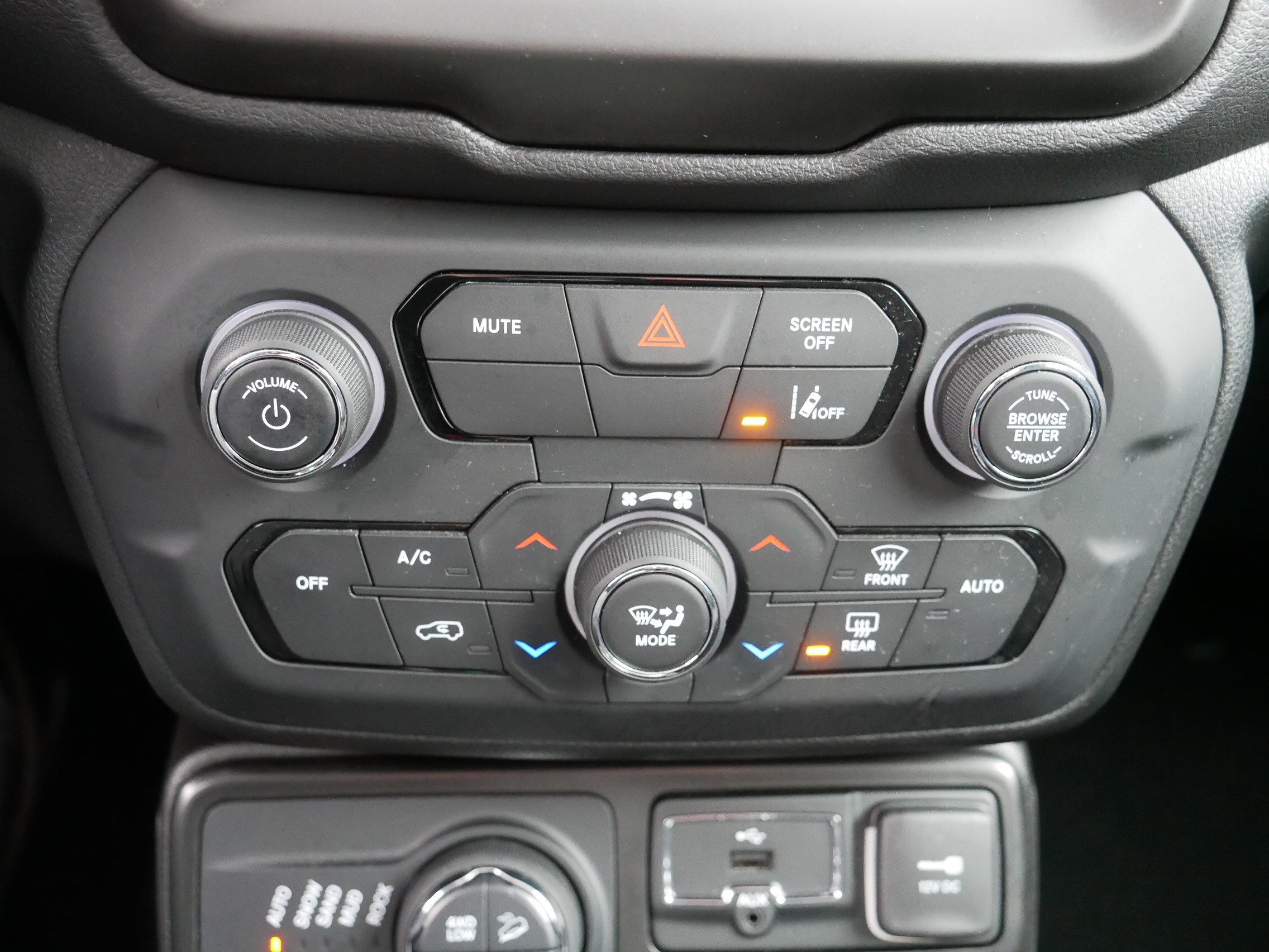 Certified 2022 Jeep Renegade Latitude w/ Convenience Group image 23