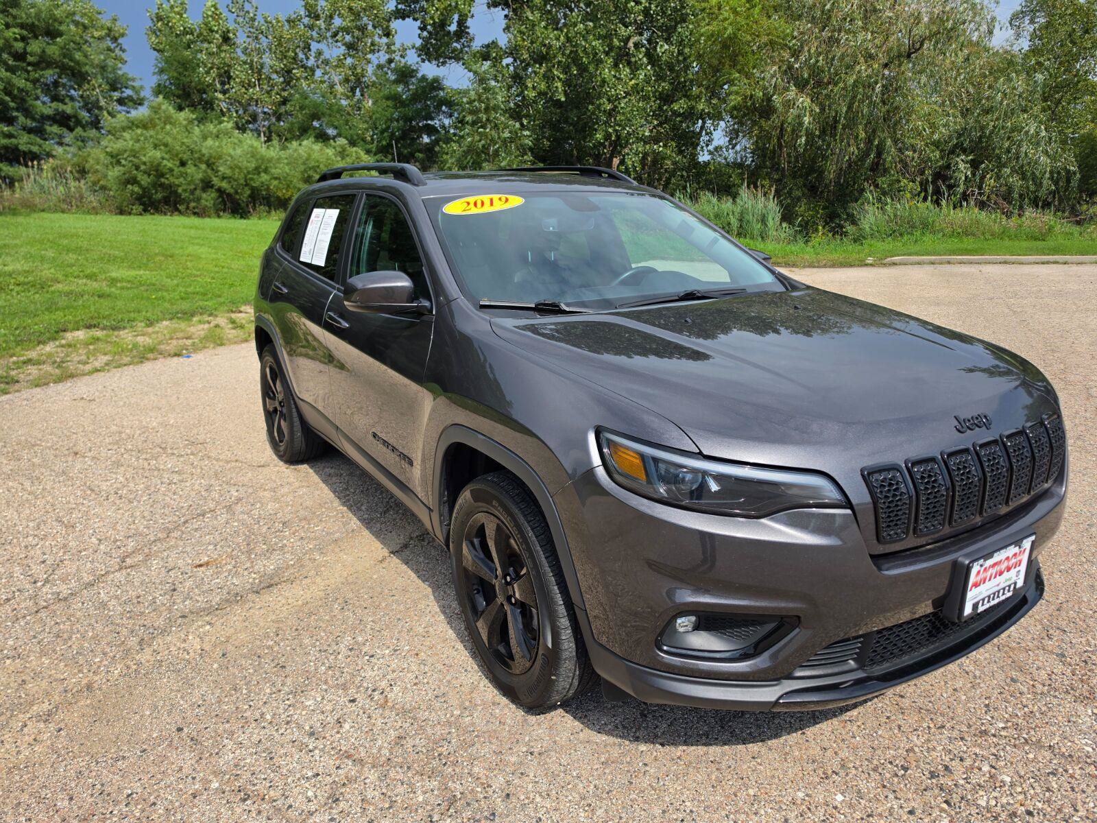 Used 2019 Jeep Cherokee Latitude Plus AWD/4WD image 9