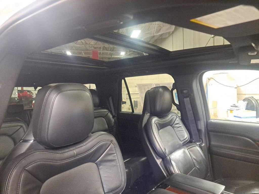 Used 2019 Lincoln Navigator Reserve image 25