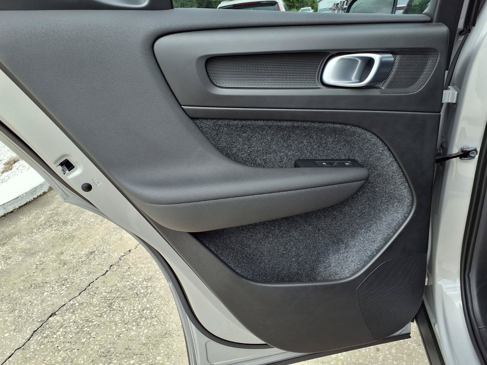 Certified 2025 Volvo XC40 B5 Ultra AWD/4WD image 19