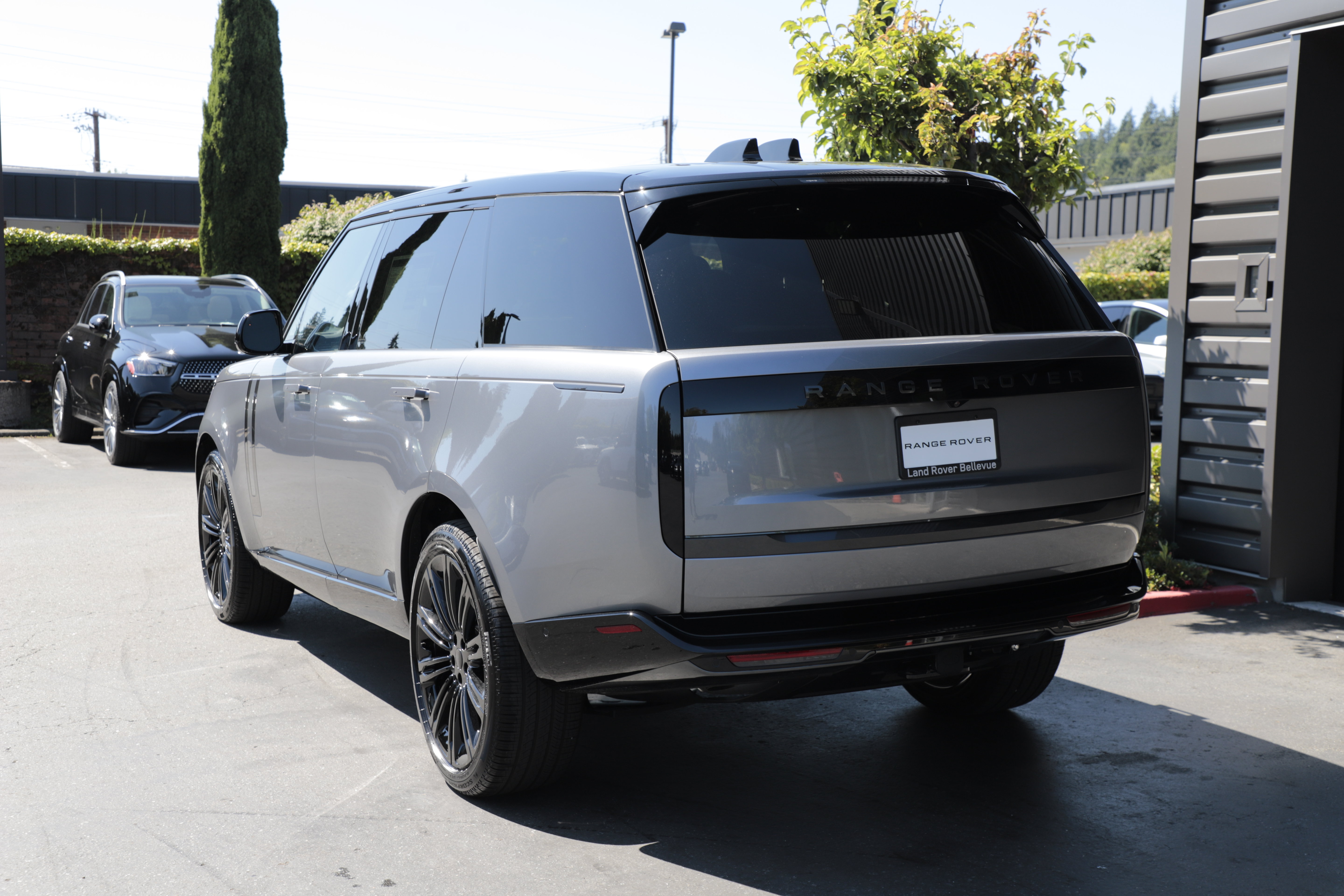 New 2026 Land Rover Range Rover Long Wheelbase SE AWD/4WD image 6