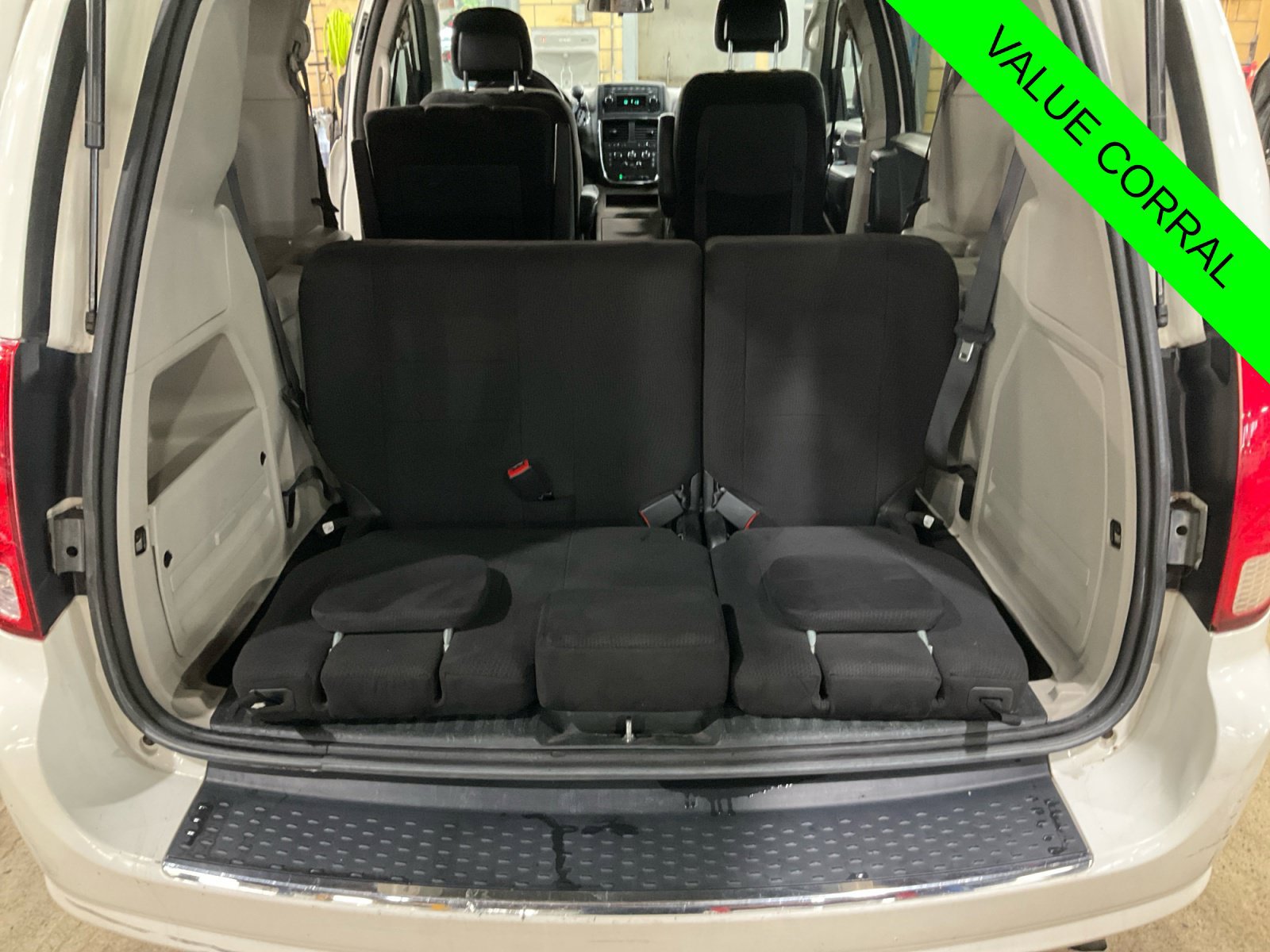 Used 2011 Dodge Grand Caravan Express FWD image 26
