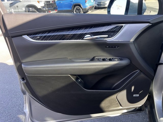 Used 2025 Cadillac XT6 Premium Luxury image 15