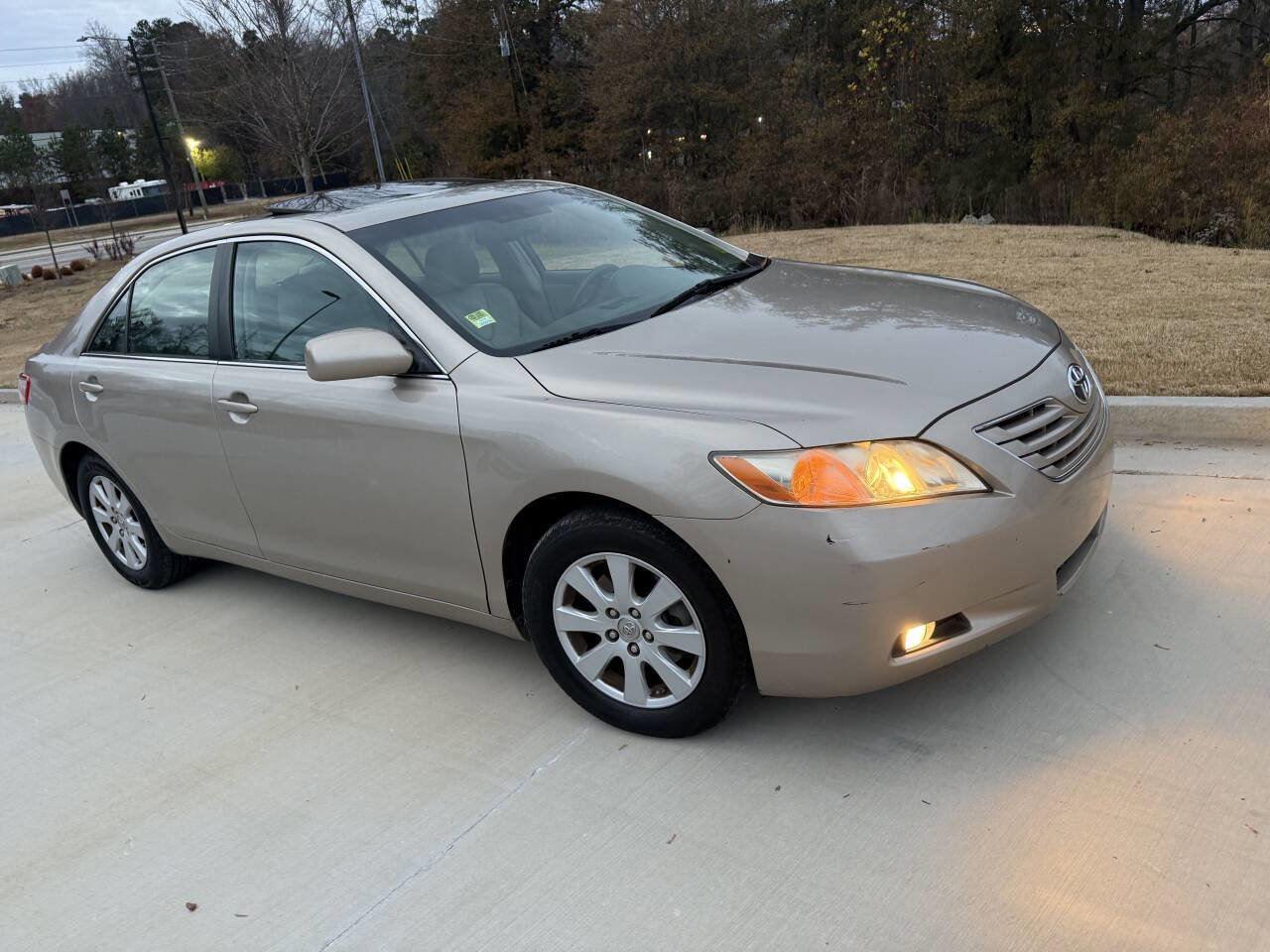 Used 2009 Toyota Camry XLE image 1