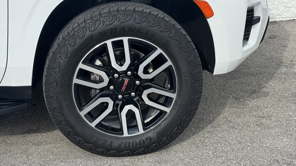 Used 2024 GMC Yukon AT4 w/ Max Trailering Package image 3