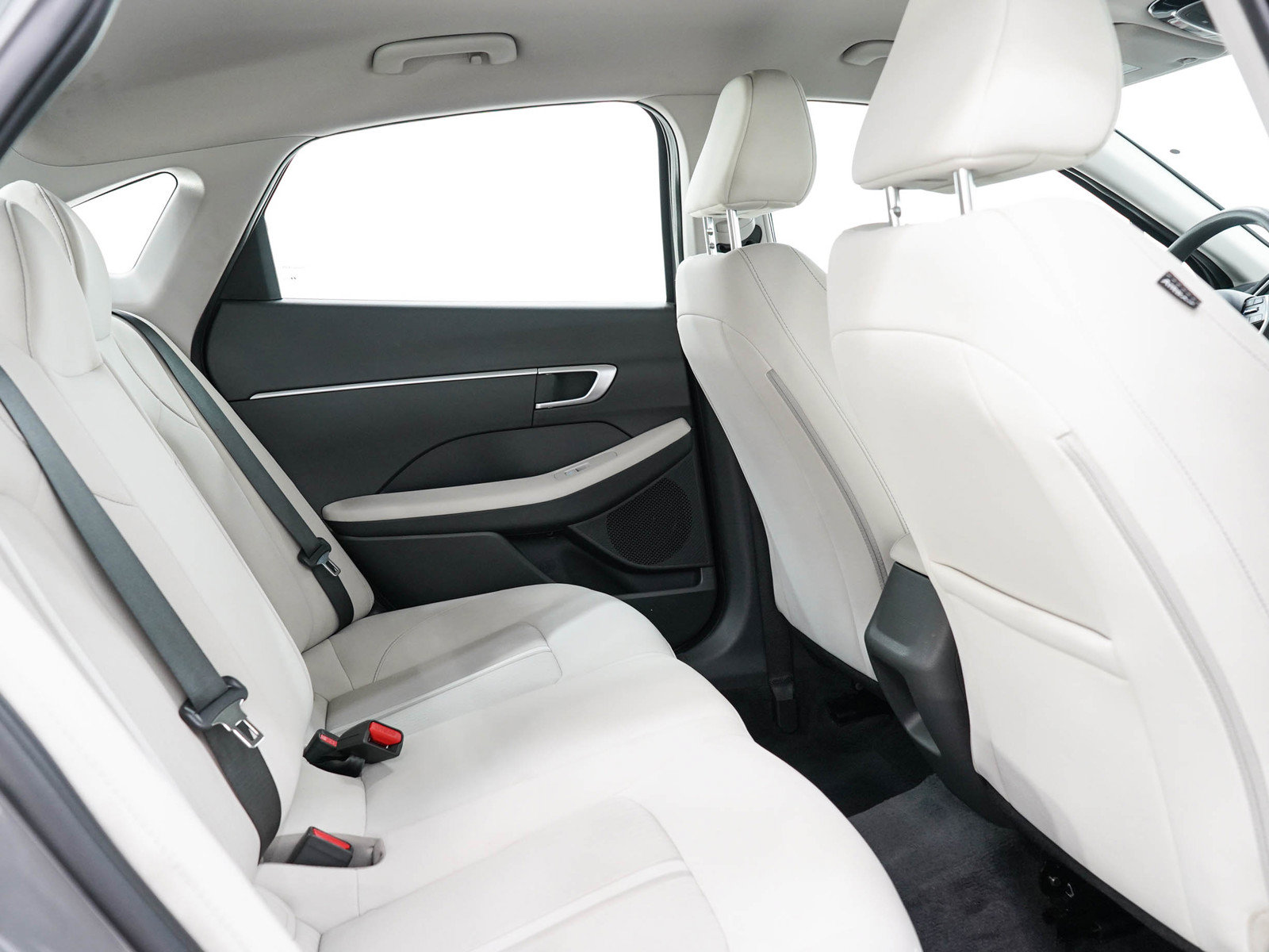 Used 2022 Hyundai Sonata SE w/ Cargo Package FWD image 12