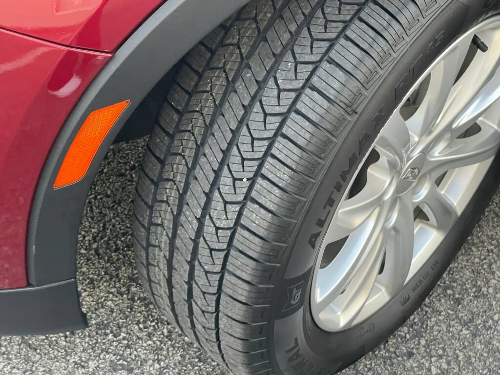 Used 2023 Cadillac XT4 Luxury w/ Cold Weather Package FWD image 35