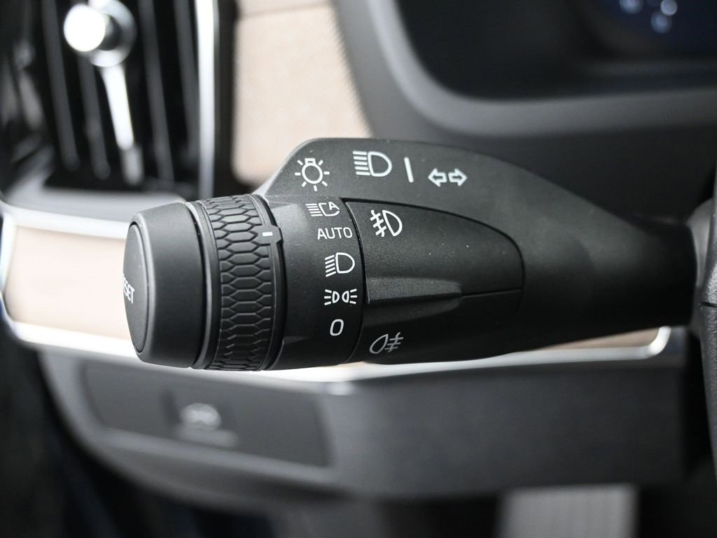 New 2026 Volvo XC90 B6 Plus w/ Protection Package Premier image 17