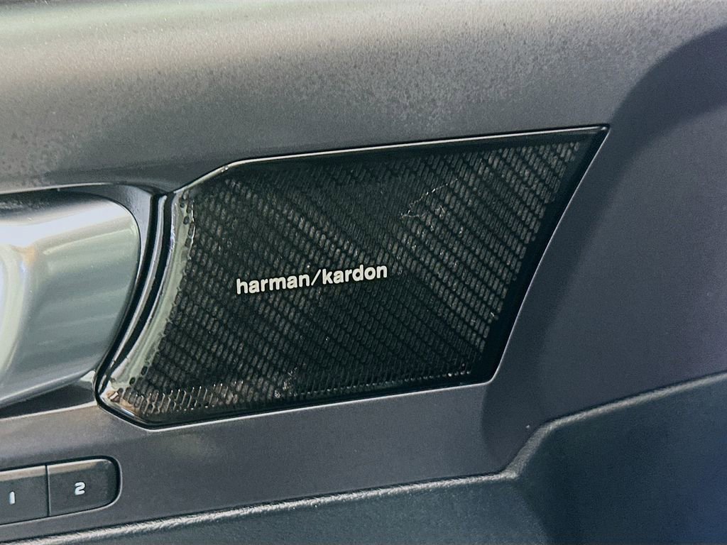 Used 2019 Volvo XC40 T5 Momentum image 19