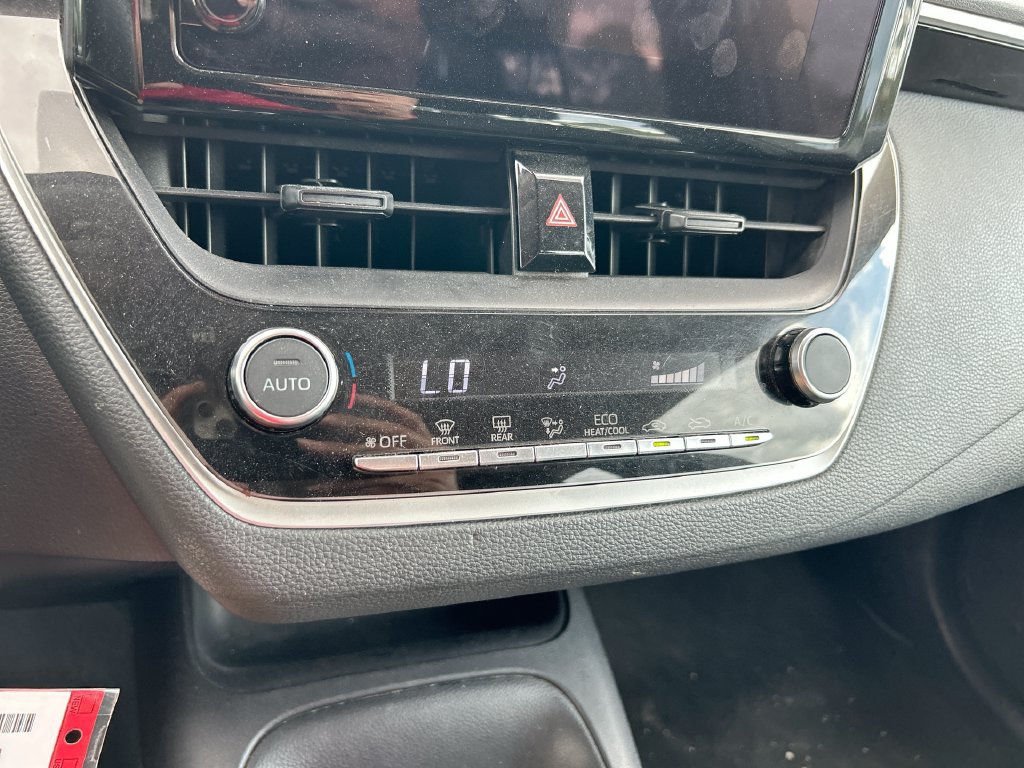 Used 2025 Toyota Corolla LE FWD image 24