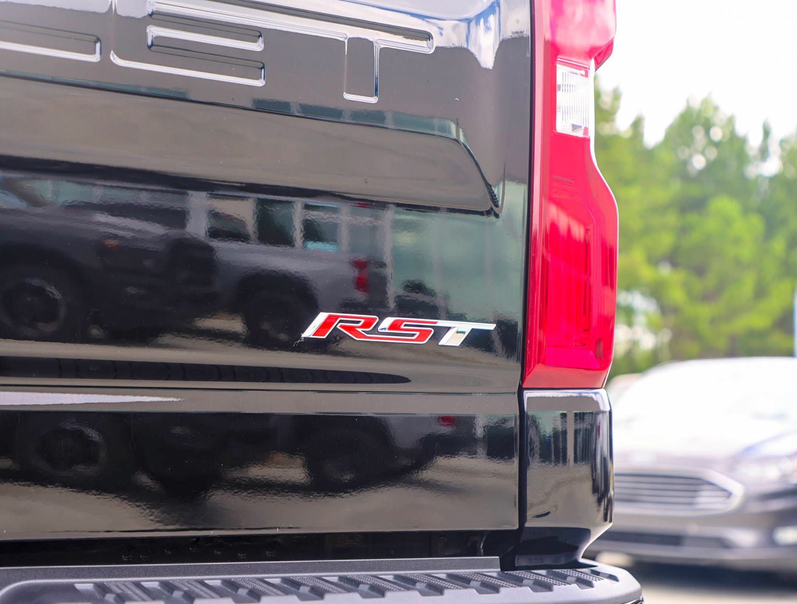Used 2025 Chevrolet Silverado 1500 RST w/ Convenience Package II AWD/4WD image 9