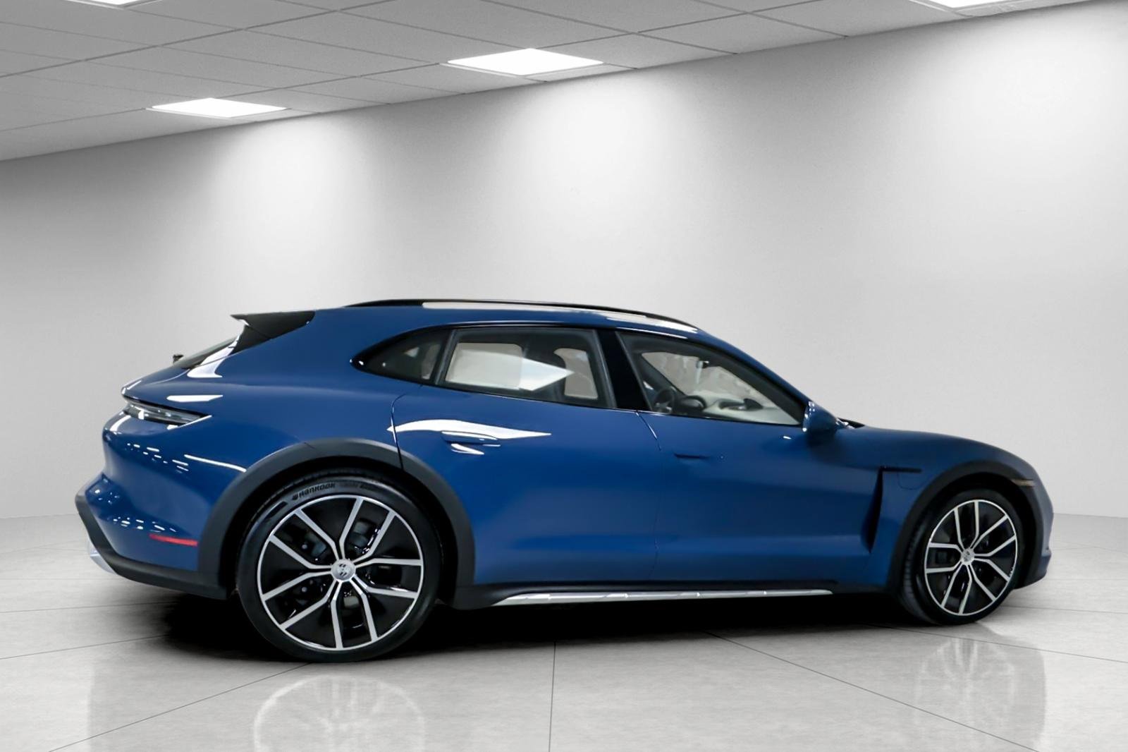 New 2025 Porsche Taycan 4S image 9