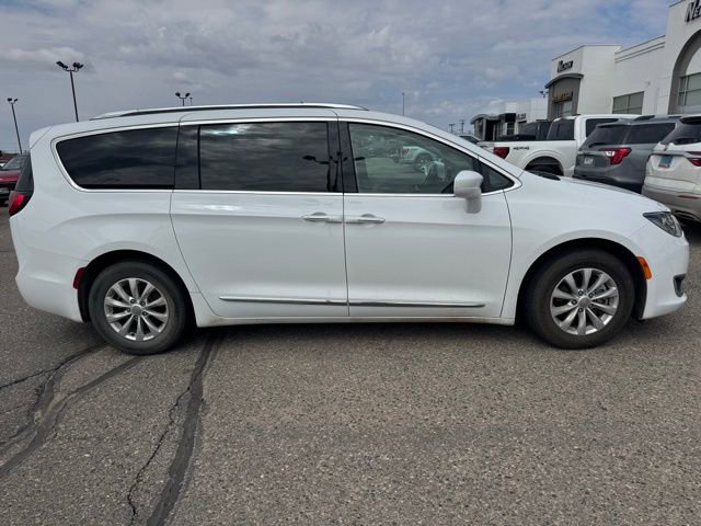 Used 2018 Chrysler Pacifica Touring-L FWD image 4
