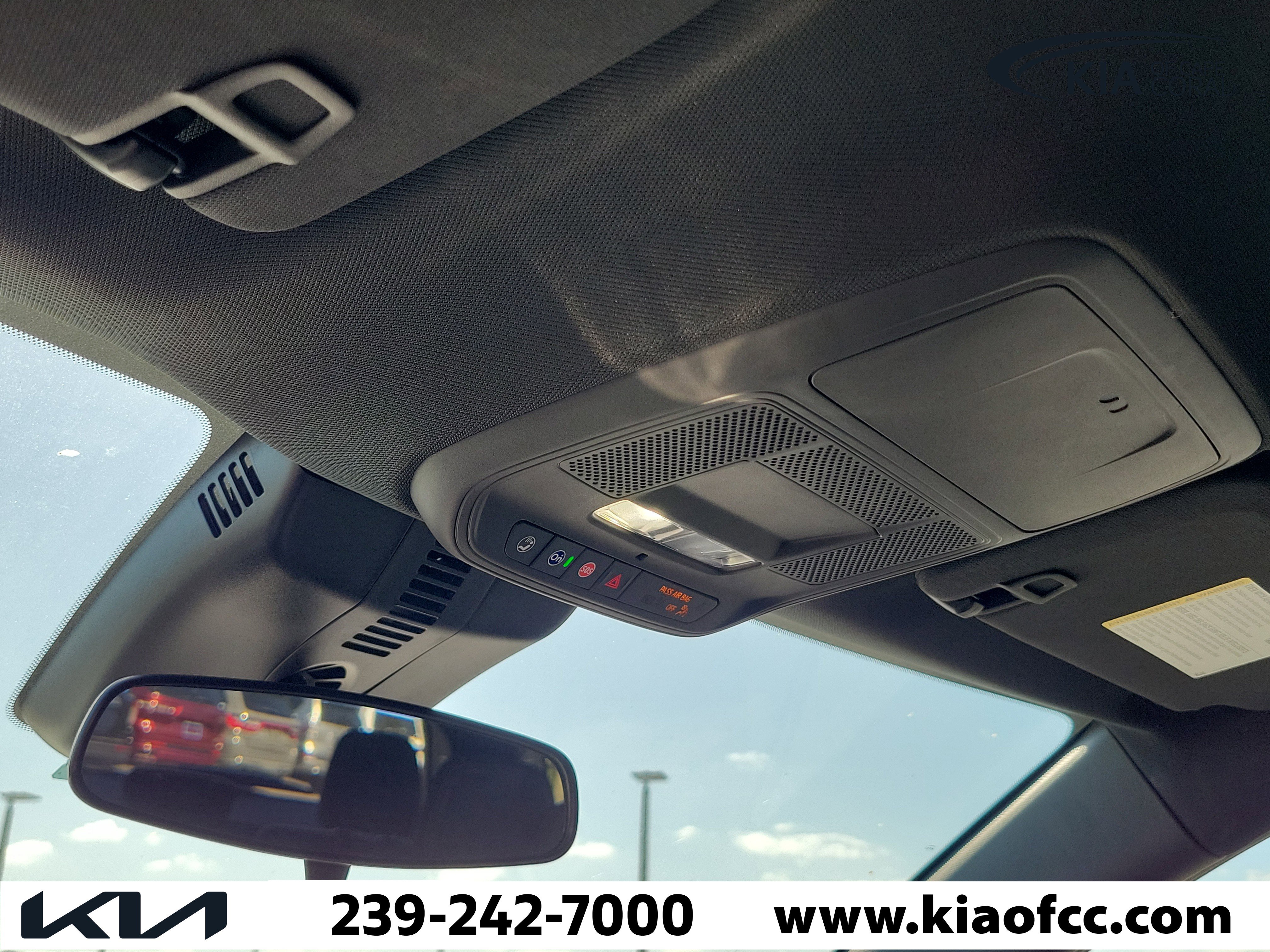 Used 2025 Chevrolet Traverse LT image 29