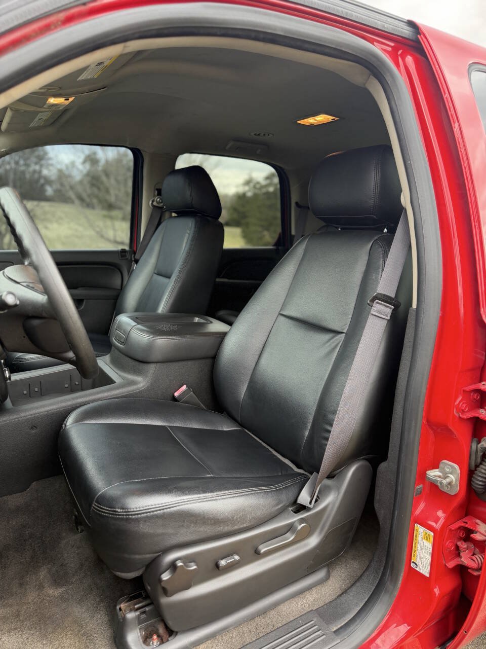 Used 2014 Chevrolet Tahoe 4WD w/ Skid Plate Package image 25