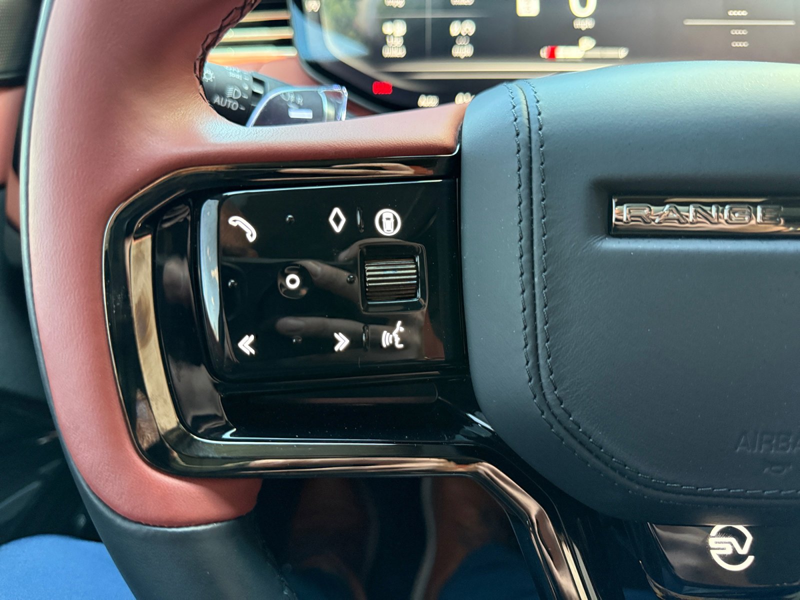 Used 2024 Land Rover Range Rover Sport AWD/4WD image 29
