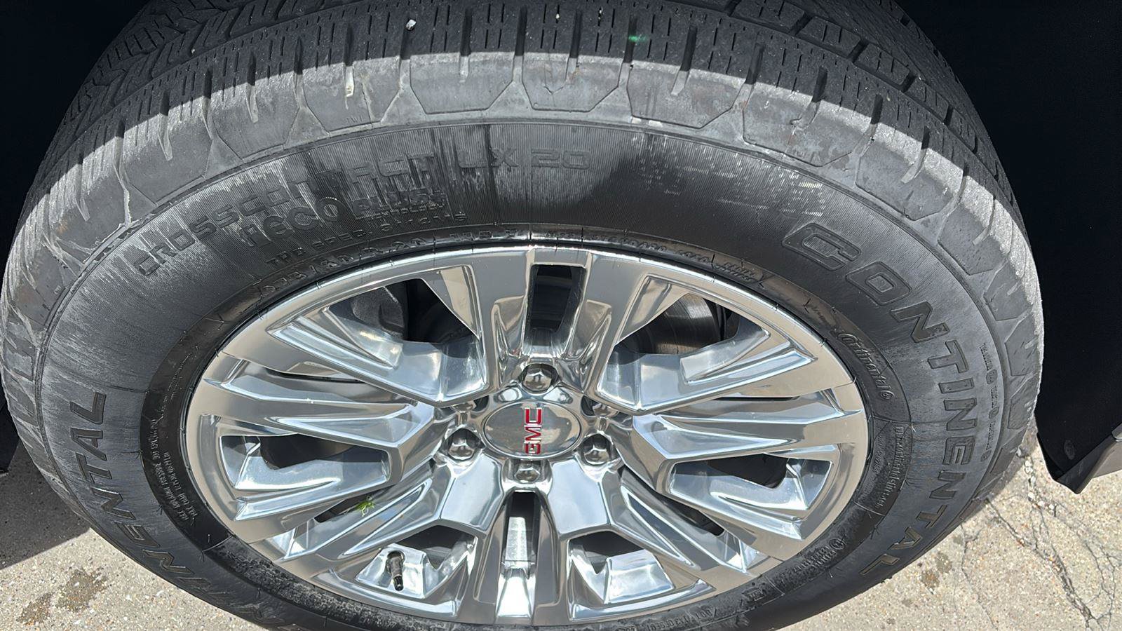 Certified 2025 GMC Yukon Denali AWD/4WD image 9