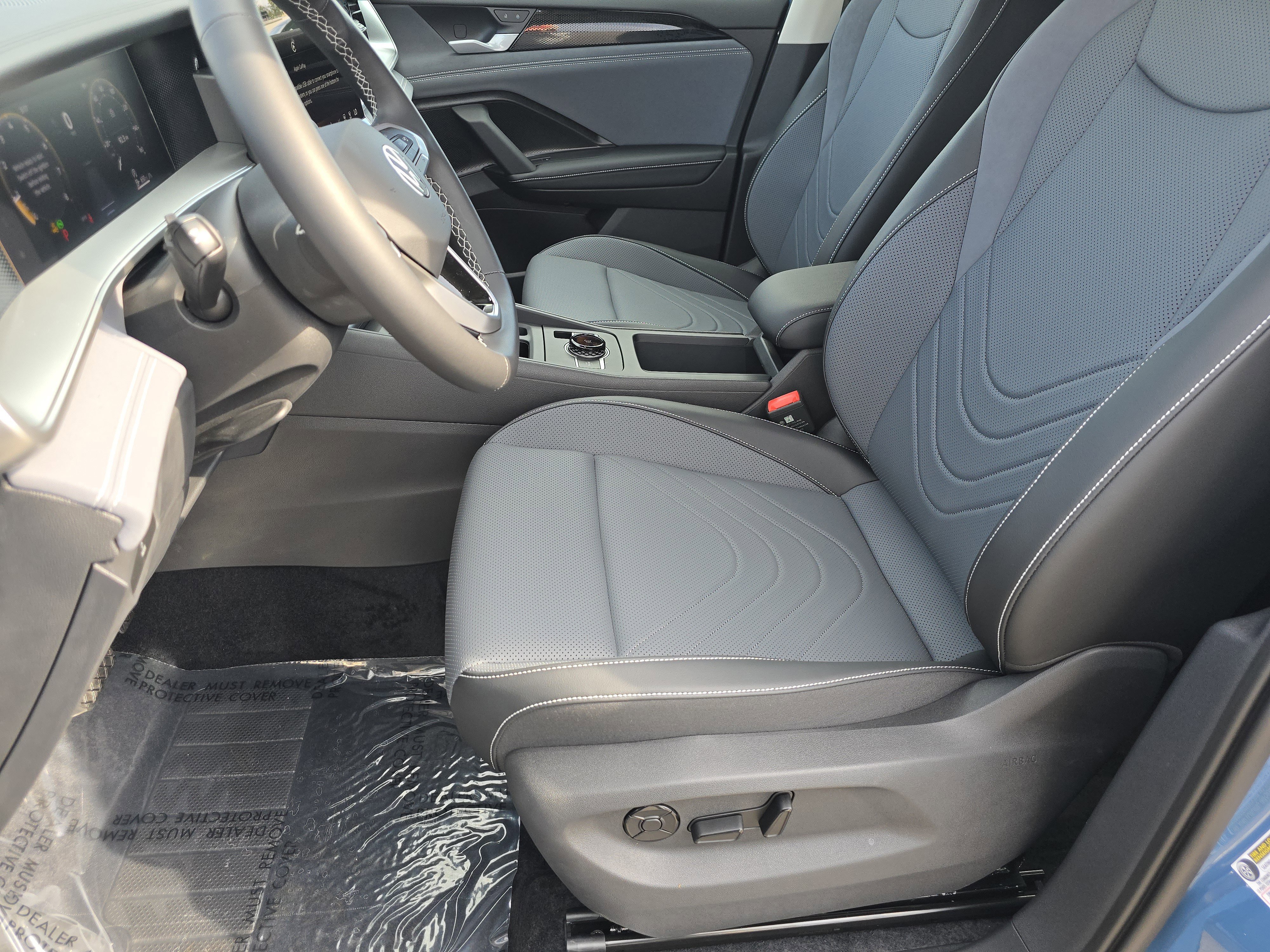 New 2025 Volkswagen Tiguan SE image 18