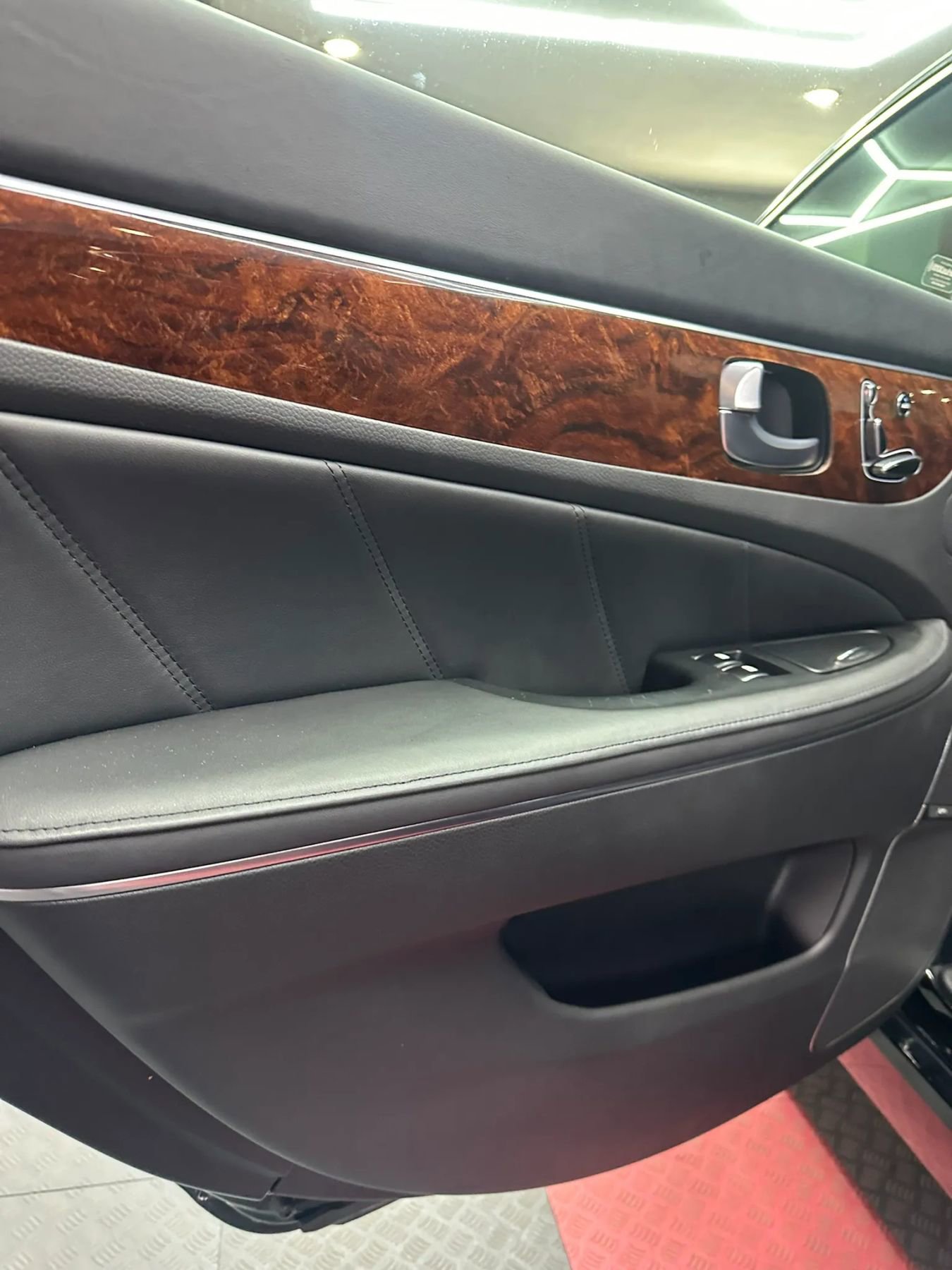 Used 2015 Hyundai Equus Signature RWD image 25