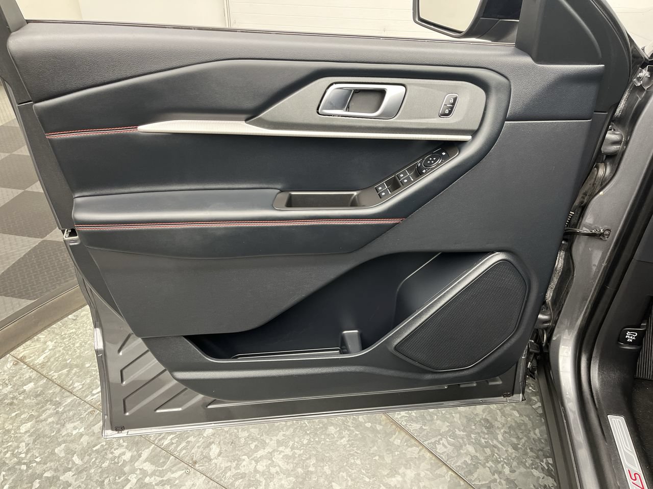 Certified 2025 Ford Explorer ST-Line AWD/4WD image 8