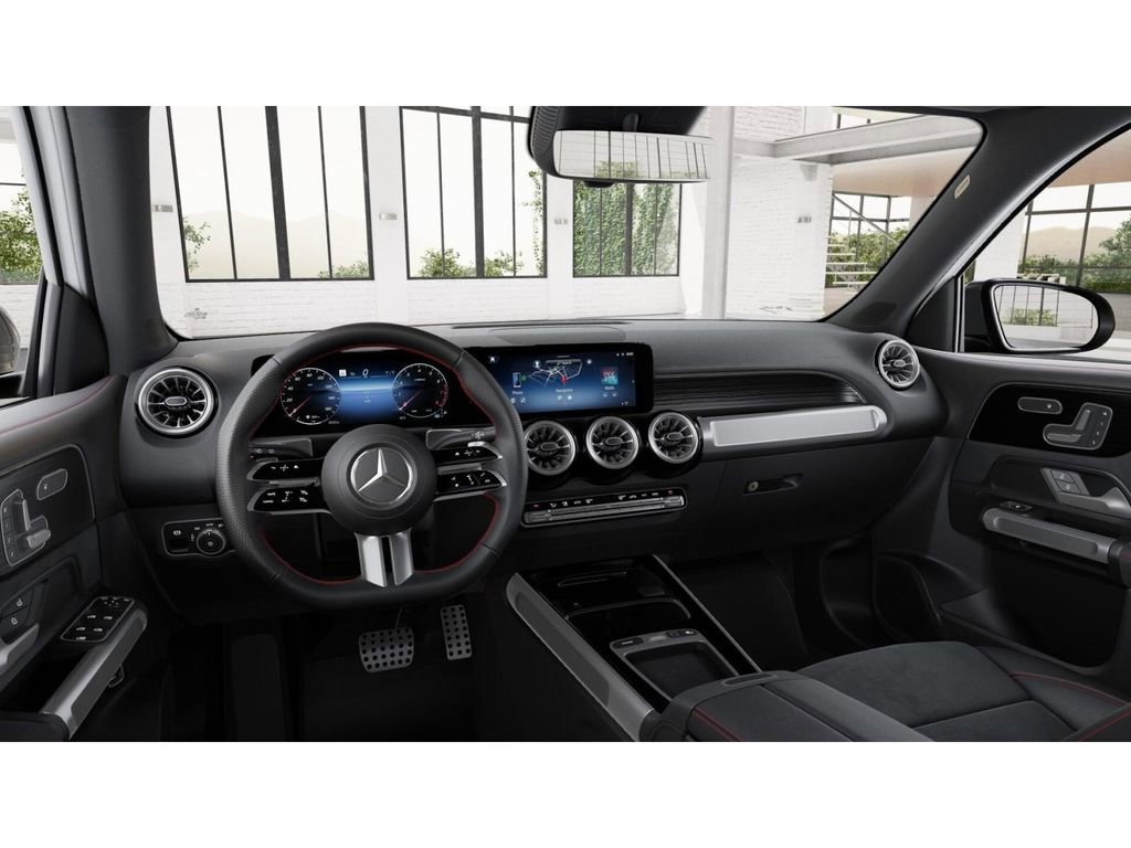 Used 2026 Mercedes-Benz GLB 250 4MATIC image 3