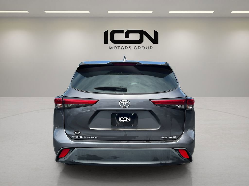 Used 2022 Toyota Highlander XLE image 3