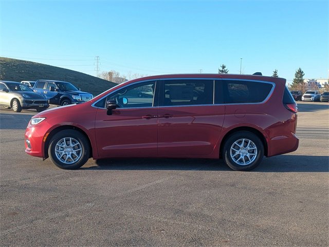 New 2026 Chrysler Pacifica Select image 6