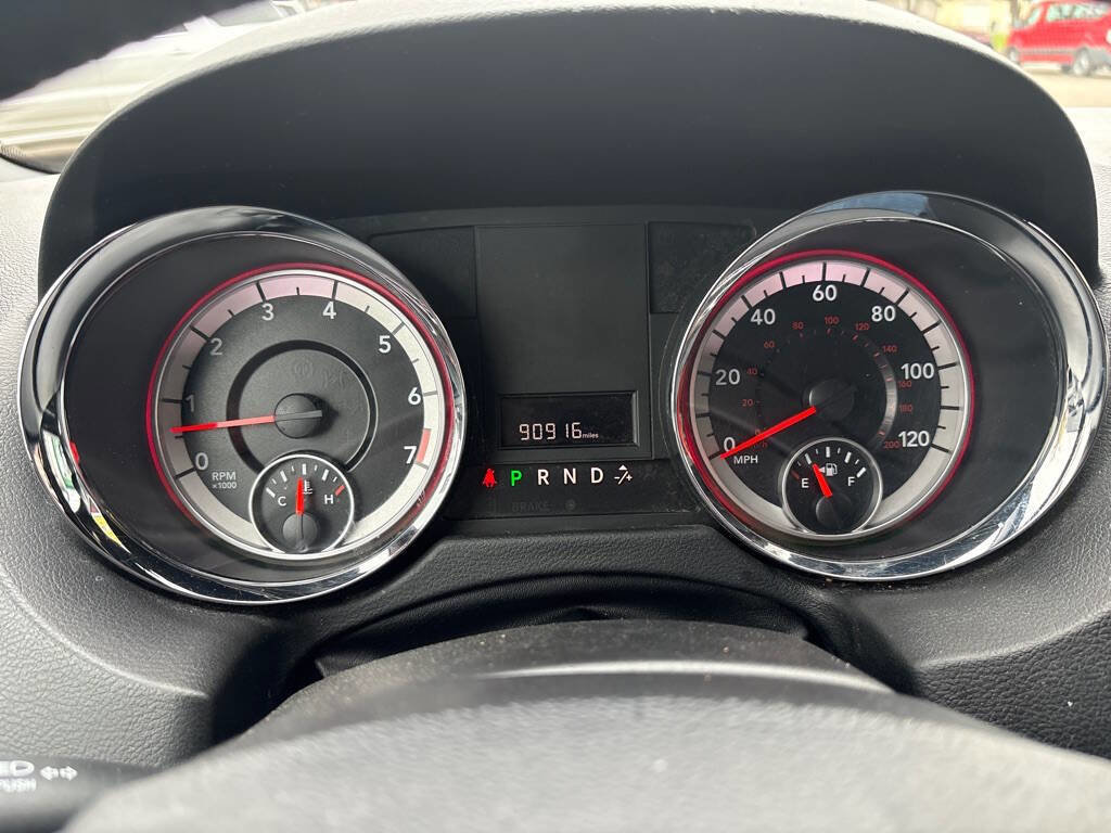 Used 2018 Dodge Grand Caravan SXT w/ Blacktop Package FWD image 11