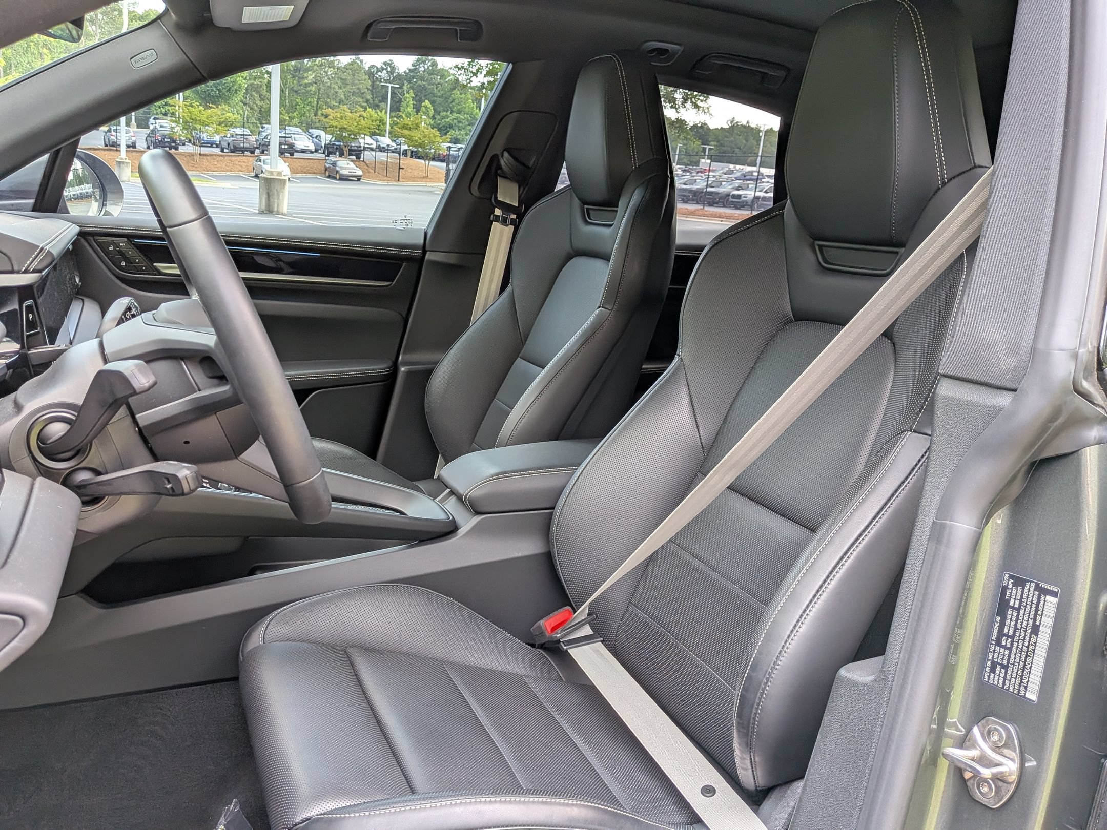 Certified 2025 Porsche Macan Electric RWD image 5