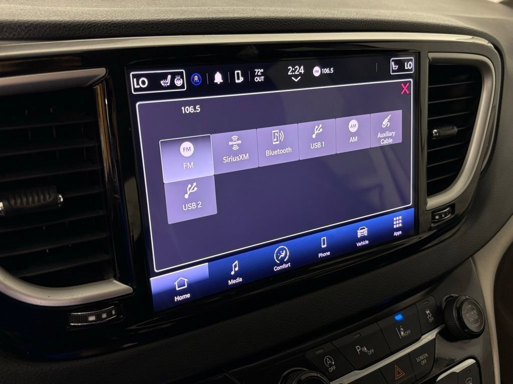 Used 2023 Chrysler Pacifica Touring-L image 27