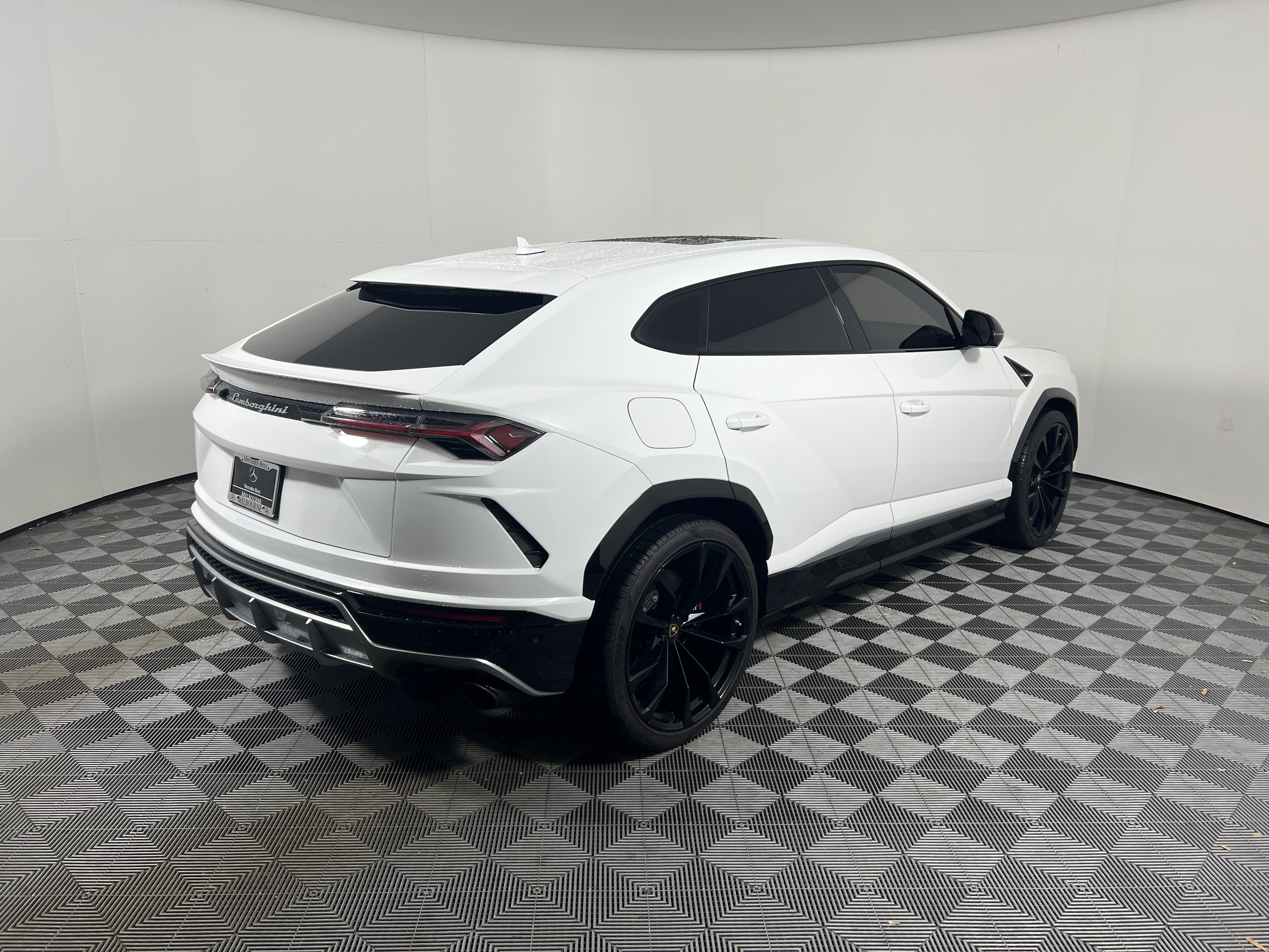 Used 2019 Lamborghini Urus AWD/4WD image 5