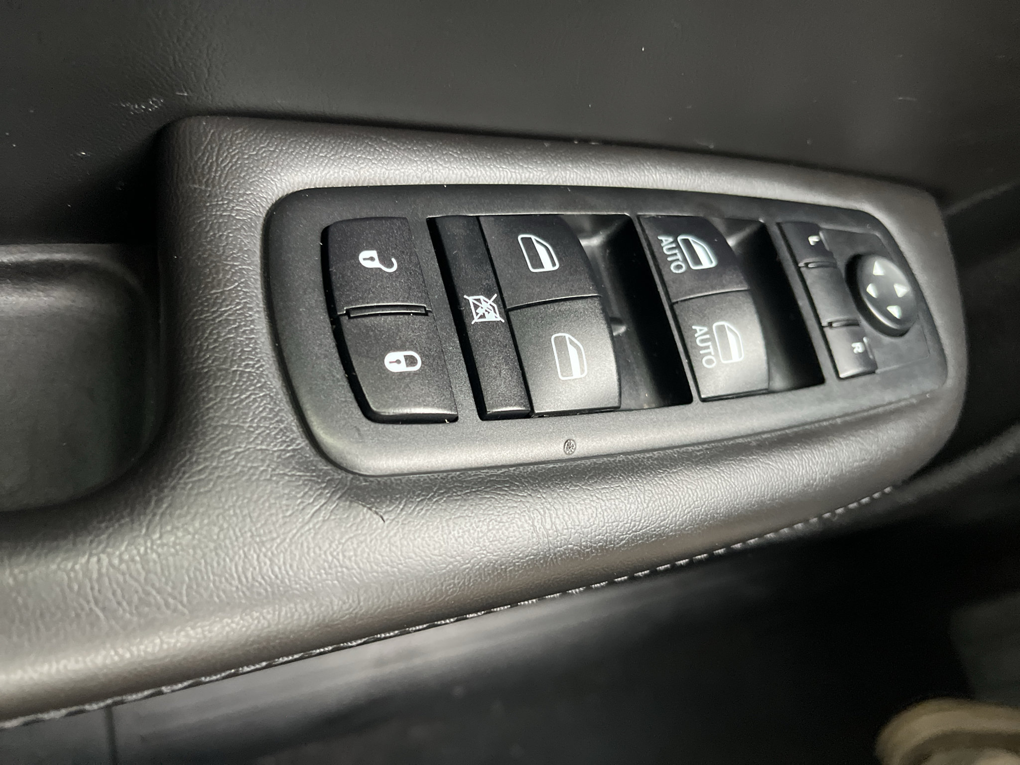 Used 2015 Chrysler 200 C FWD image 18
