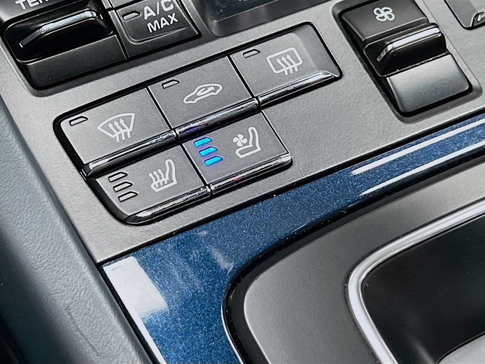 Certified 2019 Porsche 911 Turbo S AWD/4WD image 23