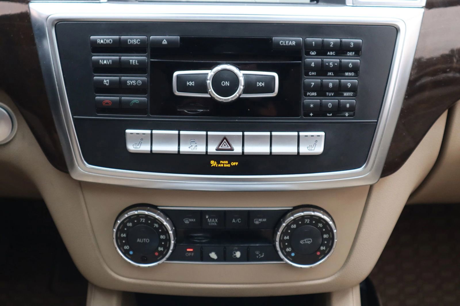 Used 2015 Mercedes-Benz GL 320 BlueTEC 4MATIC w/ Premium I Package image 32