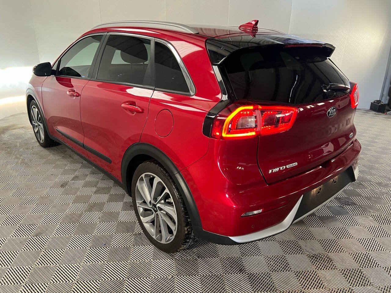 Used 2019 Kia Niro Touring FWD image 5