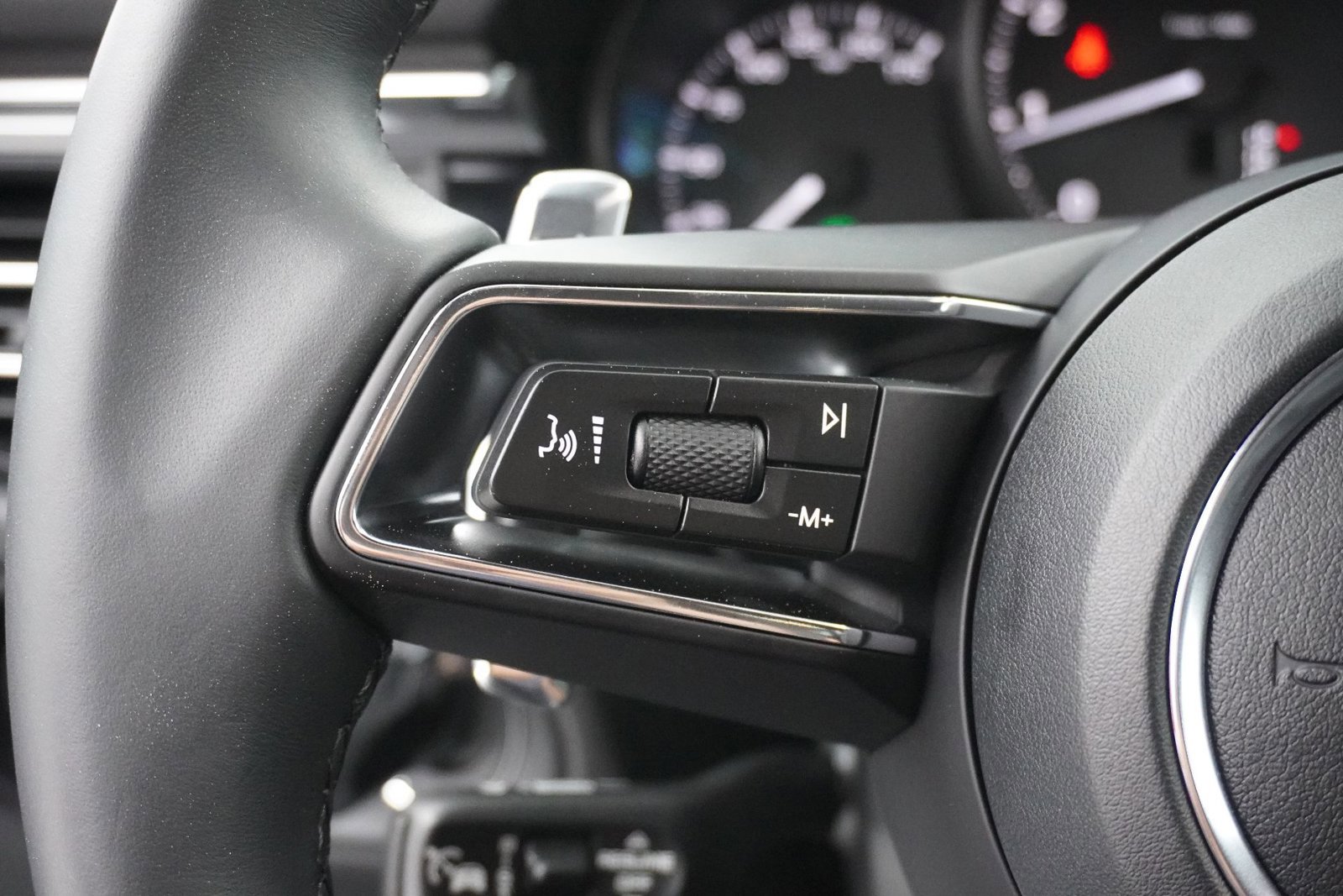 Certified 2026 Porsche Macan image 17